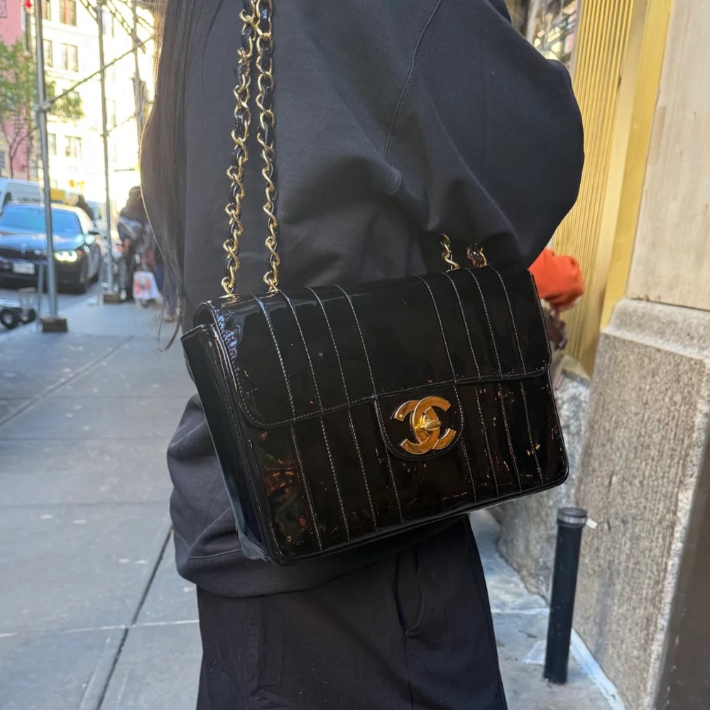 Chanel Vintage Jumbo Patent Shoulder Bag - Picture 3 of 12